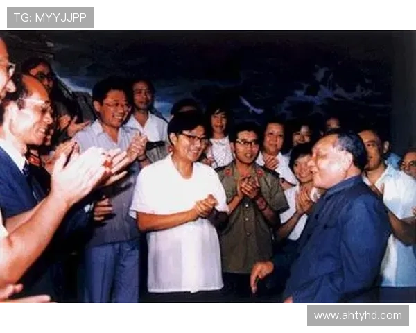 历史转折中的邓小平:伟人身影,时代洪流,我们与改革开放同行